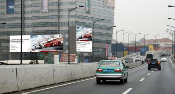 广州机场高速三元里收费站旁龙头市场大楼墙面广告媒体 广州机场高速三元里收费站旁龙头市场大楼墙面广告媒体