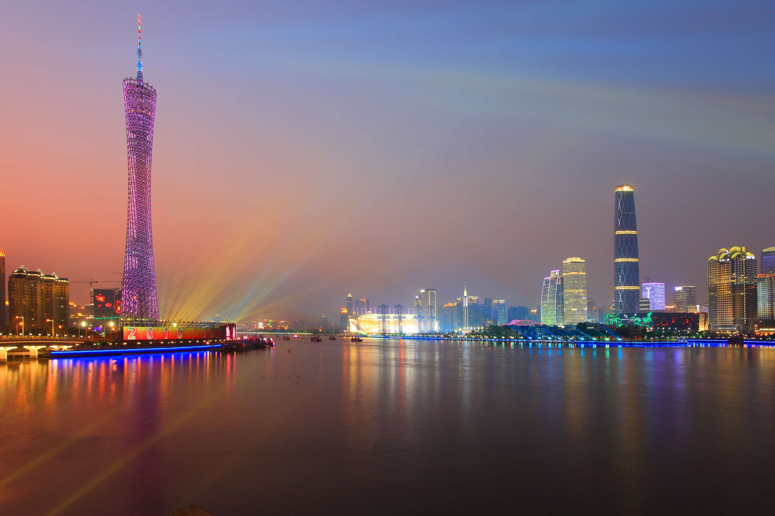 广州塔led屏广告报价 广州塔led屏广告报价