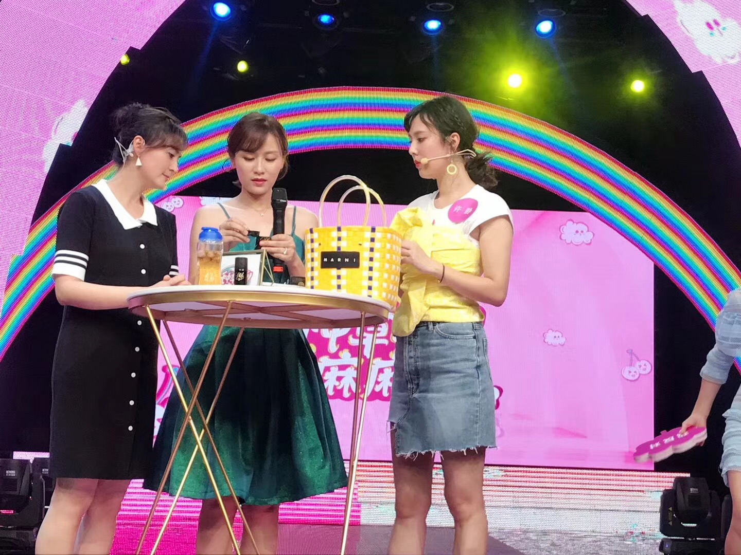 《种草吧！麻麻》产品植入现场剧照